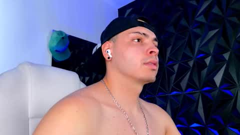 MAX online show from 26, 11, 2025