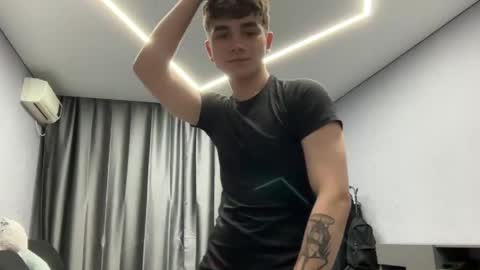 Snapshot of maxwoolf chatting on 14, 4, 2026 Max online show from 14, 4, 2026