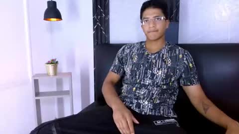 Snapshot of maxwyatt_1 chatting on 27, 6, 2026 Max Wyatt online show from 27, 6, 2026