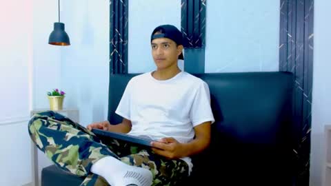 Snapshot of maxwyatt_1 chatting on 4, 7, 2026 Max Wyatt online show from 4, 7, 2026