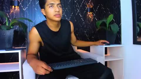Snapshot of maxwyatt_1 chatting on 12, 7, 2026 Max Wyatt online show from 12, 7, 2026