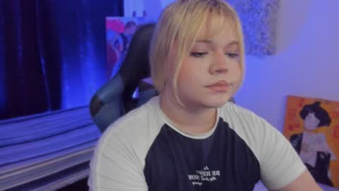 Maxine Minx online show from 4, 1, 2025