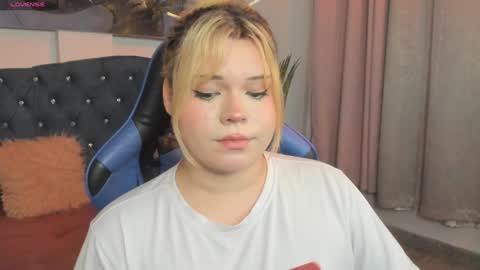 Maxine Minx online show from 1, 2, 2025