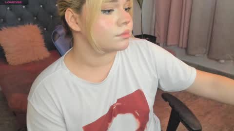 Maxine Minx online show from 1, 2, 2025