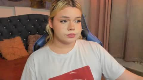 Maxine Minx online show from 15, 2, 2025