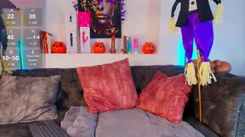 may_wood online show from 22, 10, 2025