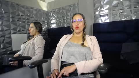 Snapshot of maya25_ chatting on 3, 10, 2025 Maya online show from 3, 10, 2025