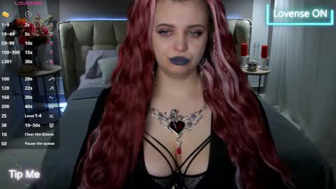 Maya Mils online show from 1, 3, 2025