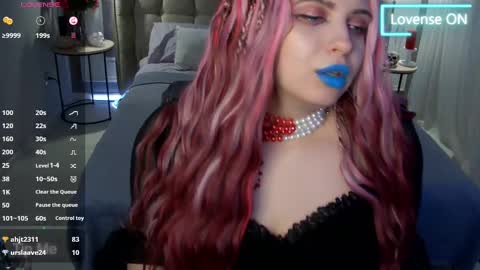 Maya Mils online show from 4, 3, 2025