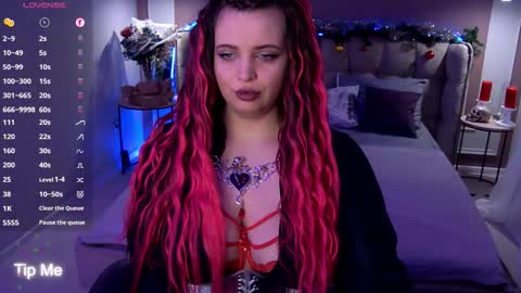 Maya Mils online show from 23, 12, 2025