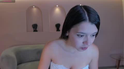 M A Y A    H O F F M A N online show from 18, 12, 2025