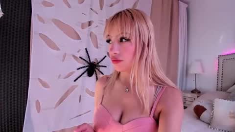 Mayajhons online show from 3, 11, 2025