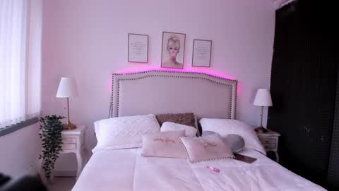 Mayajhons online show from 15, 2, 2026