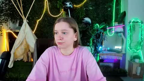Snapshot of mayasinabon chatting on 10, 9, 2025 mayasinabon online show from 10, 9, 2025