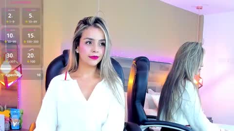 Snapshot of maylinfox chatting on 12, 1, 2025 MaylinFox online show from 12, 1, 2025