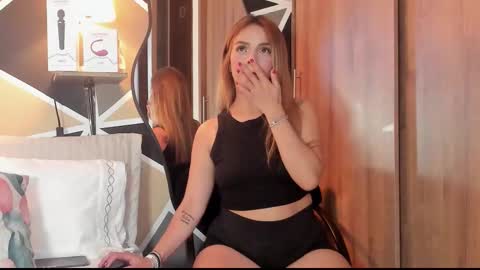 Snapshot of maylinfox chatting on 11, 9, 2025 MaylinFox online show from 11, 9, 2025