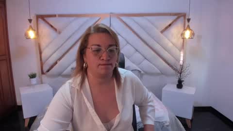 Mailyn online show from 4, 3, 2025