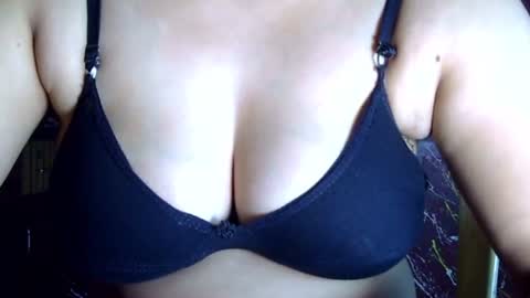 Snapshot of mayra_love4u chatting on 1, 10, 2025 Mayra online show from 1, 10, 2025