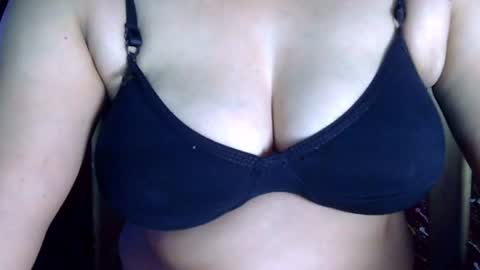 Snapshot of mayra_love4u chatting on 5, 10, 2025 Mayra online show from 5, 10, 2025