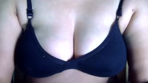 Snapshot of mayra_love4u chatting on 5, 10, 2025 Mayra online show from 5, 10, 2025