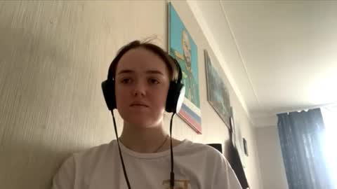 Snapshot of mckenziemoitoza chatting on 6, 10, 2025 Hello Lisa here Help me to make 50 thumbs up 333 online show from 6, 10, 2025