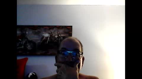 Snapshot of meathome3 chatting on 25, 9, 2025 me at home online show from 25, 9, 2025