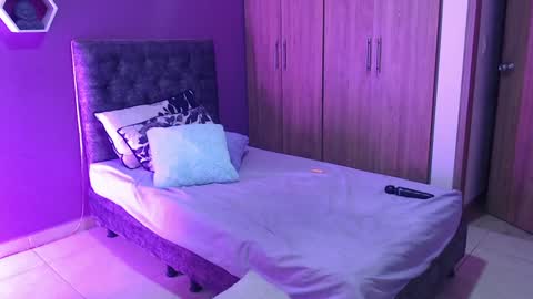 medelyn  Instagram mady evans13 online show from 31, 1, 2025