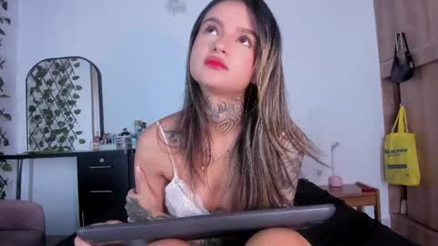 Snapshot of medussa13 chatting on 23, 4, 2026 medussa13 online show from 23, 4, 2026