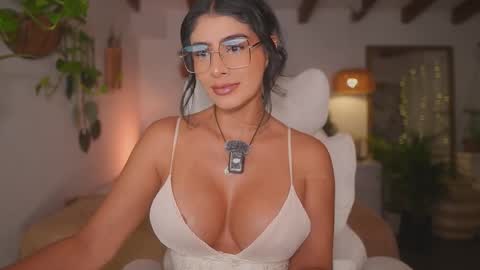 Snapshot of meegan1 chatting on 26, 11, 2025 Andrea online show from 26, 11, 2025