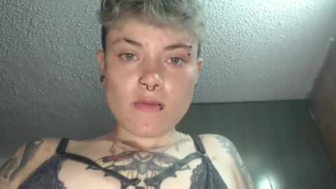 Megan and sophi online show from 28, 3, 2026