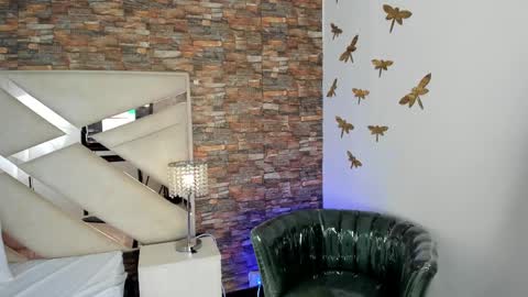     online show from 10, 9, 2025