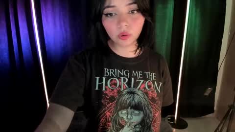 welcome guys   please  help me to reach 100 hands up Thanks  online show from 6, 12, 2024