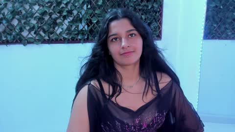megan white 01  online show from 16, 1, 2025