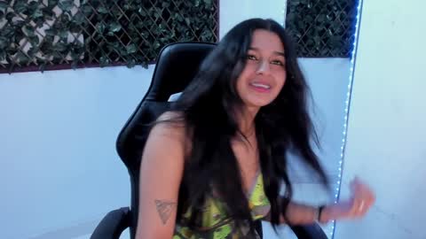 megan white 01  online show from 23, 1, 2025