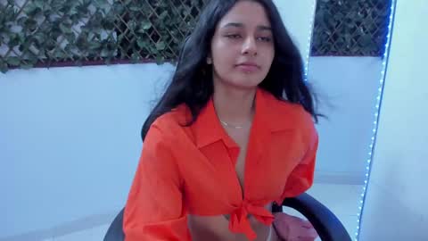 megan white 01  online show from 27, 1, 2025