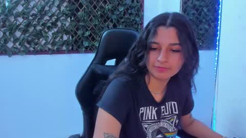 megan white 01  online show from 6, 3, 2025