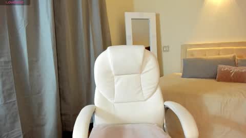  Megan  online show from 30, 9, 2025