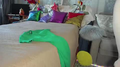 Nicki--------- Welcome to my Room online show from 21, 10, 2025