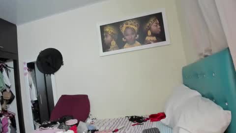 megan        online show from 29, 10, 2025