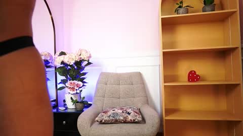 Megan Lowell online show from 5, 1, 2026