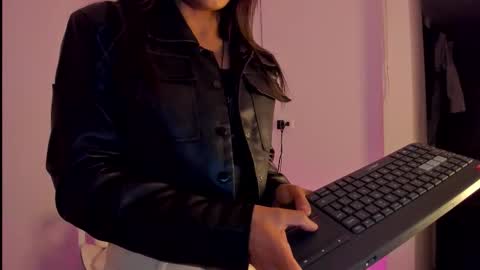 Snapshot of meganthompsonn chatting on 17, 9, 2025 Megan online show from 17, 9, 2025