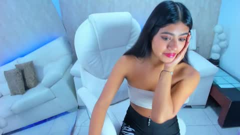 Snapshot of meggan_07 chatting on 7, 12, 2024 meggan online show from 7, 12, 2024