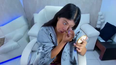 Snapshot of meggan_07 chatting on 5, 1, 2025 meggan online show from 5, 1, 2025