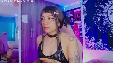 Melissa  -  -  Please help me to reach 100 thumbs up online show from 26, 1, 2025