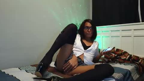 melahnie051002 online show from 28, 4, 2026