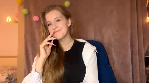 Snapshot of melaineswinderman chatting on 10, 10, 2025 Gera online show from 10, 10, 2025