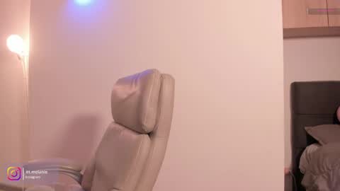 Snapshot of melanie_owo chatting on 28, 10, 2025 Melanie online show from 28, 10, 2025