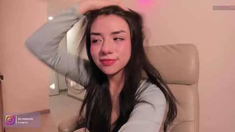 Snapshot of melanie_owo chatting on 4, 11, 2025 Melanie online show from 4, 11, 2025