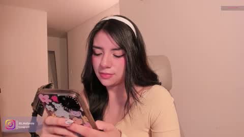 Snapshot of melanie_owo chatting on 4, 12, 2025 Melanie online show from 4, 12, 2025