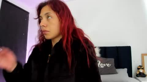Snapshot of melanie_roux_ chatting on 1, 7, 2026 Melanie roux online show from 1, 7, 2026